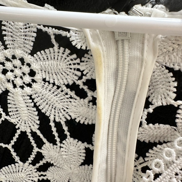 Alexia Admor White Lace Dress - Picture 8 of 9